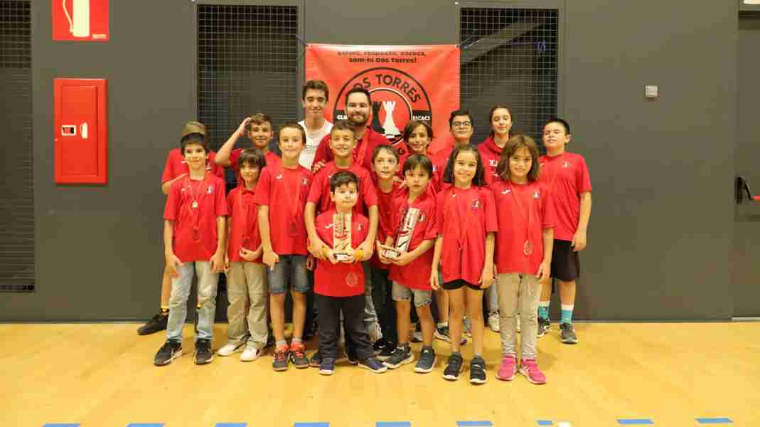 Classes d’escacs per a nens i nenes al club Dos Torres