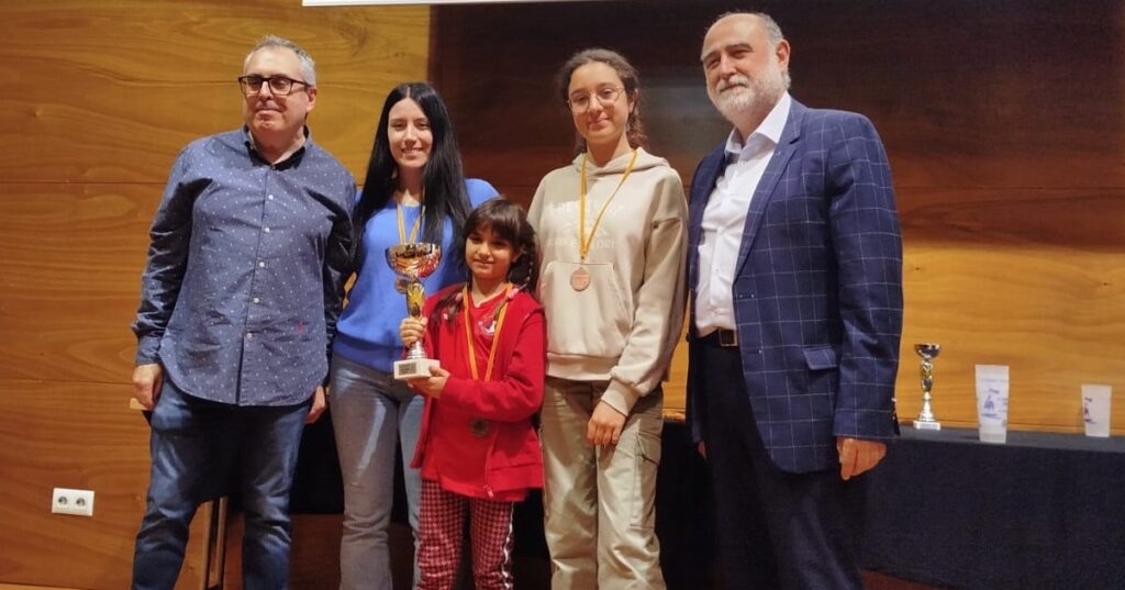 Equip femení del Club d’Escacs Dos Torres Sant Cugat al Torneig Femení per Equips de Barberà 2025