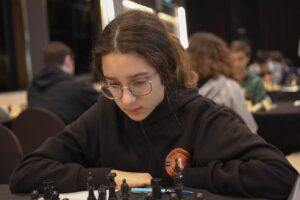 Federica Collazo jugant al campionat de actalunya d'escacs 2025