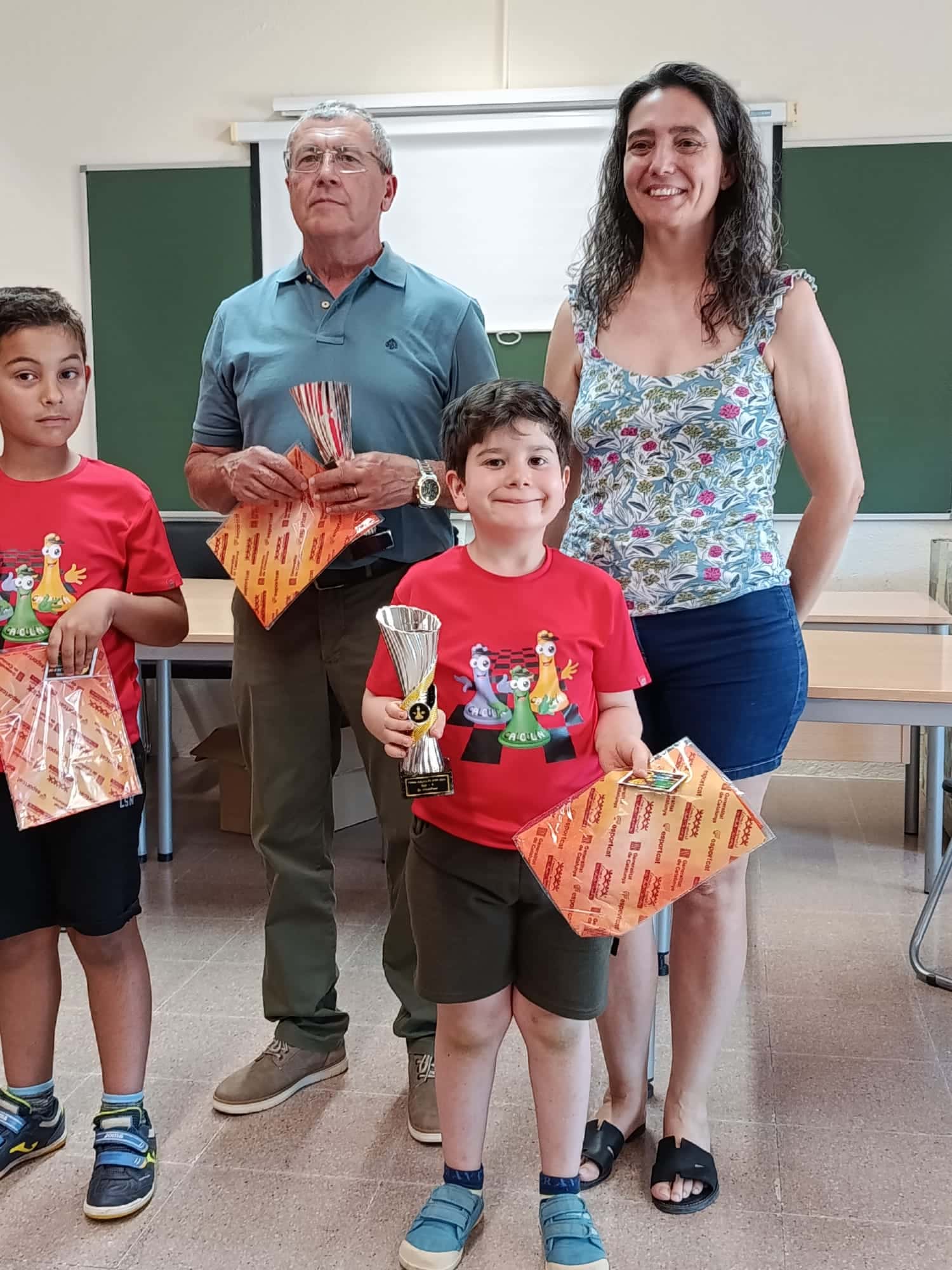 El Martin rep el trofeu de subcampió del torneig